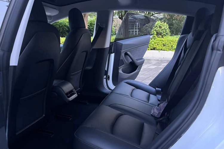Used Tesla Model 3 2020 Revised Version Standard Range Rear-Wheel Drive – Upgraded Edition Interior 3