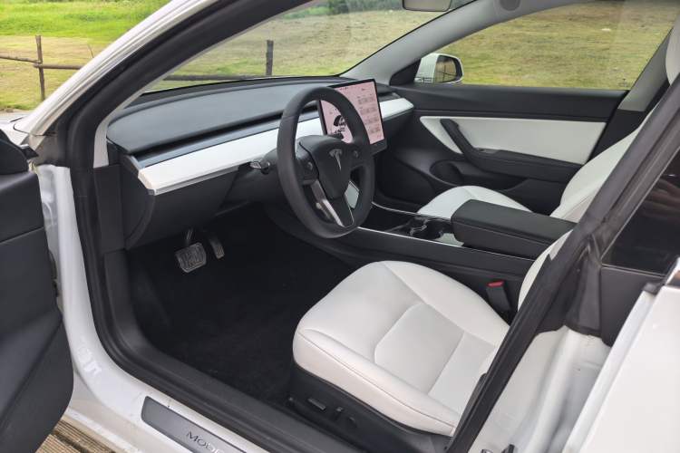 Used Tesla Model 3 2020 Standard Range Rear-Wheel Drive Upgraded Version Interior 3