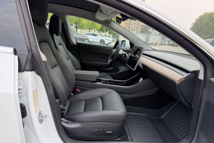 Used Tesla Model 3 2020 Revised Version Standard Range Rear-Wheel Drive – Upgraded Edition Interior 3