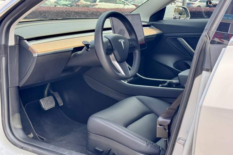 Used Tesla Model 3 2020 Revised Version Standard Range Rear-Wheel Drive – Upgraded Edition Interior 4