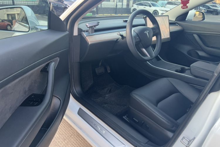 Used Tesla Model 3 2020 Standard Range Rear-Wheel Drive Upgraded Version Interior 4