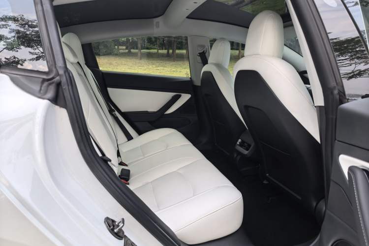 Used Tesla Model 3 2020 Standard Range Rear-Wheel Drive Upgraded Version Interior 4