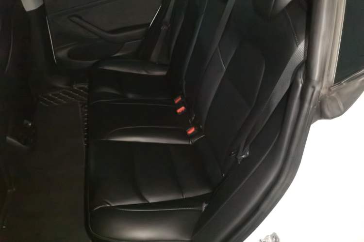 Used Tesla Model 3 2020 Long-Range Rear-Wheel-Drive Version Interior 4