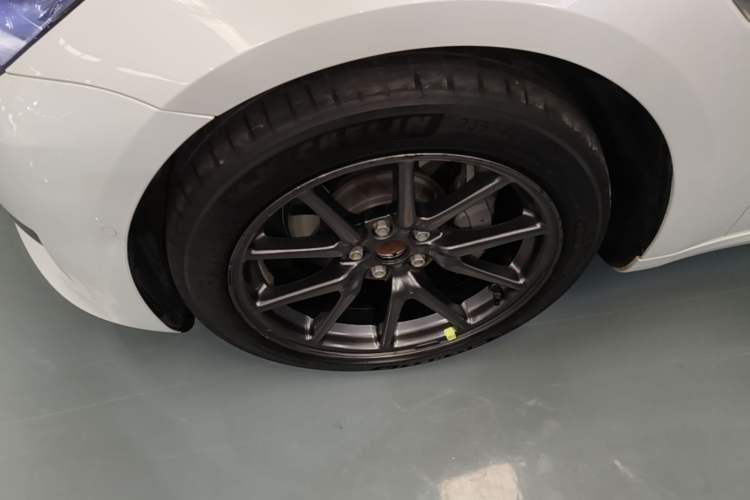 Used Tesla Model 3 2020 Revised Version Standard Range Rear-Wheel Drive – Upgraded Edition Left Front Wheel Hub