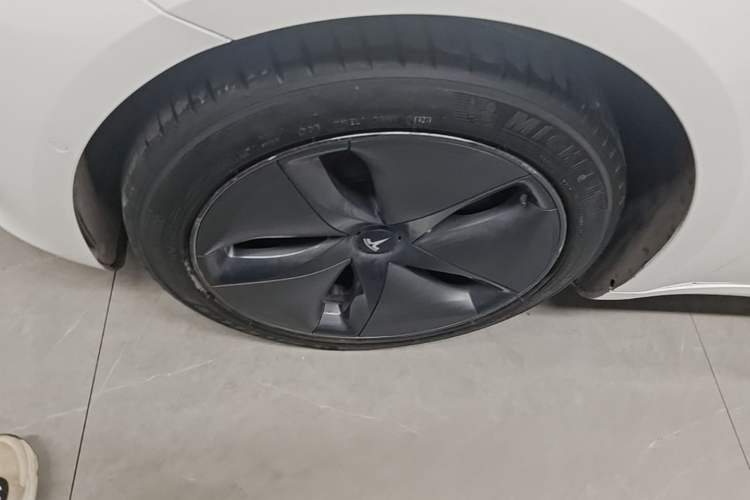 Used Tesla Model 3 2020 Revised Version Standard Range Rear-Wheel Drive – Upgraded Edition Left Front Wheel Hub