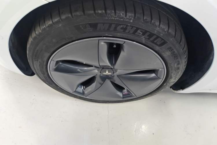 Used Tesla Model 3 2020 Revised Version Standard Range Rear-Wheel Drive – Upgraded Edition Left Front Wheel Hub
