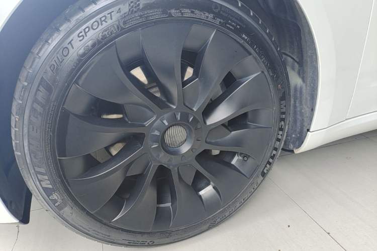 Used Tesla Model 3 2020 Revised Version Standard Range Rear-Wheel Drive – Upgraded Edition Left Front Wheel Hub