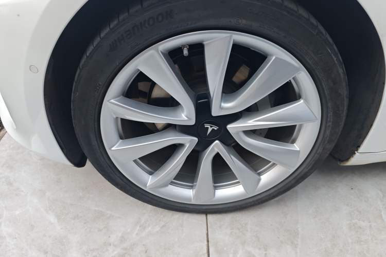 Used Tesla Model 3 2020 Revised Version Standard Range Rear-Wheel Drive – Upgraded Edition Left Front Wheel Hub