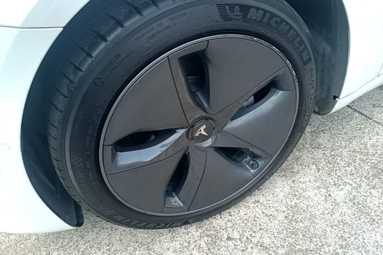 Used Tesla Model 3 2020 Revised Version Standard Range Rear-Wheel Drive – Upgraded Edition Left Front Wheel Hub