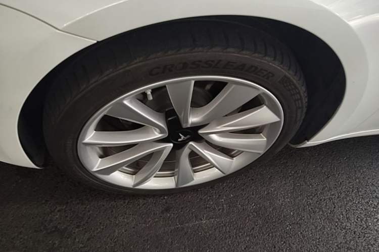 Used Tesla Model 3 2020 Refreshed Version Long-Range Rear-Wheel Drive Left Front Wheel Hub