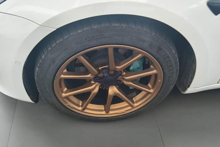 Used Tesla Model 3 2020 Revised Version Standard Range Rear-Wheel Drive – Upgraded Edition Left Front Wheel Hub