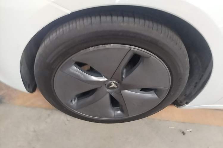 Used Tesla Model 3 2020 Revised Version Standard Range Rear-Wheel Drive – Upgraded Edition Left Front Wheel Hub