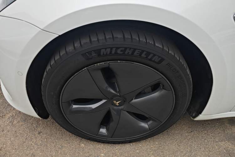 Used Tesla Model 3 2020 Revised Version Standard Range Rear-Wheel Drive – Upgraded Edition Left Front Wheel Hub
