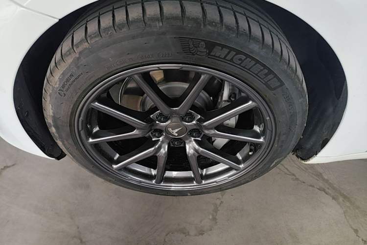 Used Tesla Model 3 2020 Revised Version Standard Range Rear-Wheel Drive – Upgraded Edition Left Front Wheel Hub