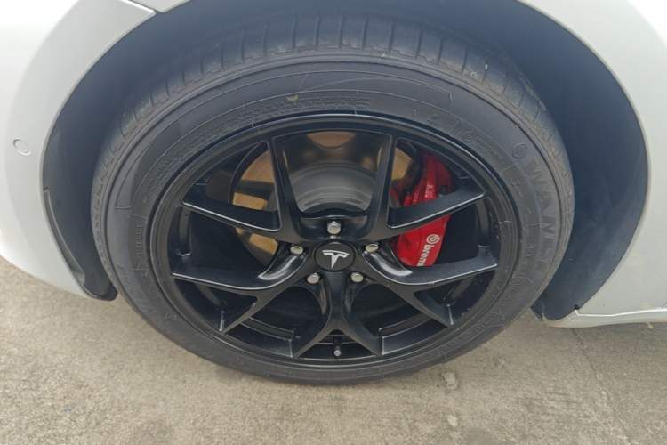 Used Tesla Model 3 2020 Revised Version Standard Range Rear-Wheel Drive – Upgraded Edition Left Front Wheel Hub