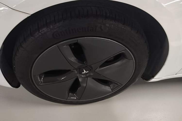Used Tesla Model 3 2020 Revised Version Standard Range Rear-Wheel Drive – Upgraded Edition Left Front Wheel Hub