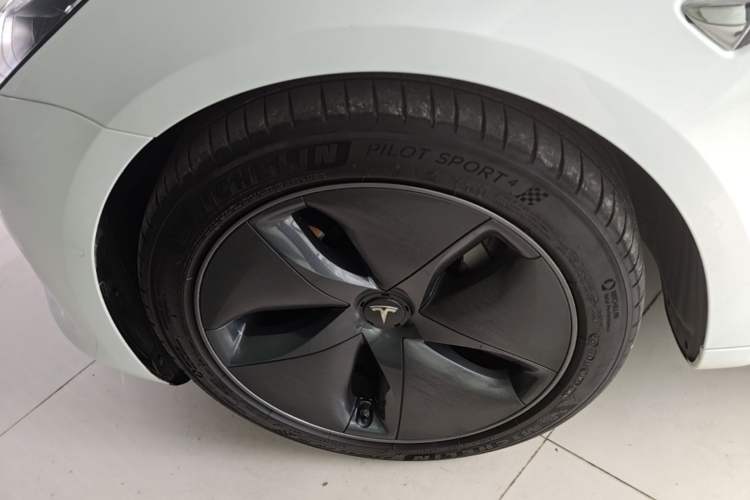 Used Tesla Model 3 2020 Revised Version Standard Range Rear-Wheel Drive – Upgraded Edition Left Front Wheel Hub