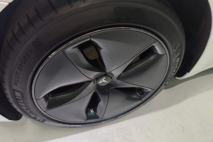 Used Tesla Model 3 2020 Standard Range Rear-Wheel Drive Upgraded Version Left Front Wheel Hub
