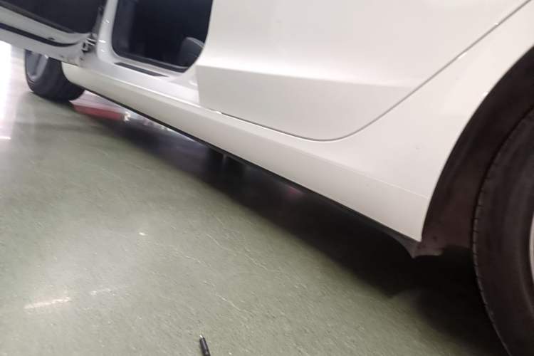Used Tesla Model 3 2020 Standard Range Rear-Wheel Drive Upgraded Version Left Side Sill