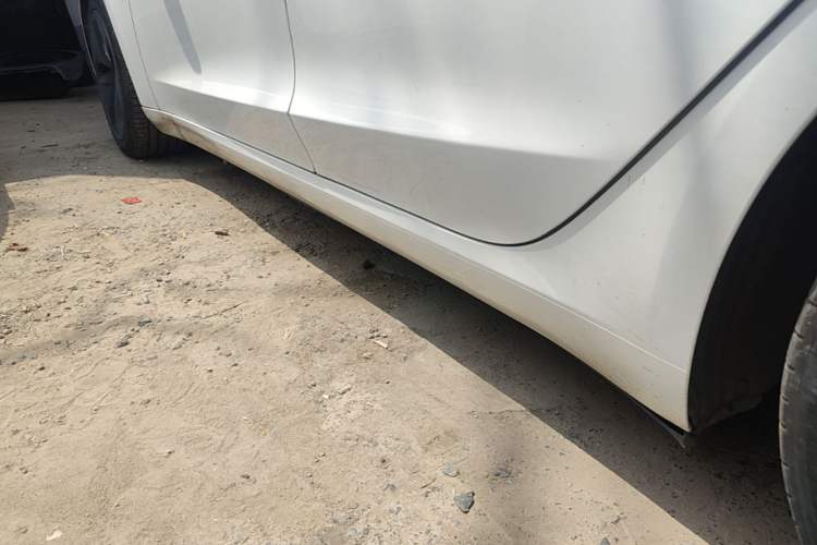 Used Tesla Model 3 2020 Revised Version Standard Range Rear-Wheel Drive – Upgraded Edition Left Side Sill