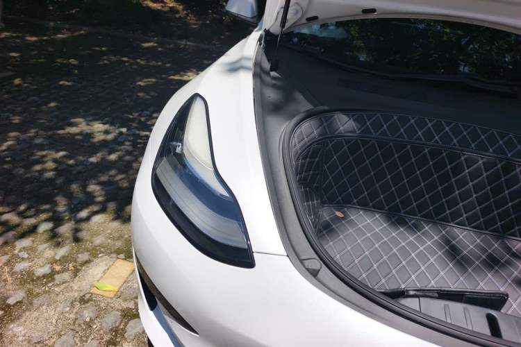 Used Tesla Model 3 2020 Revised Version Standard Range Rear-Wheel Drive – Upgraded Edition Right Front Headlight