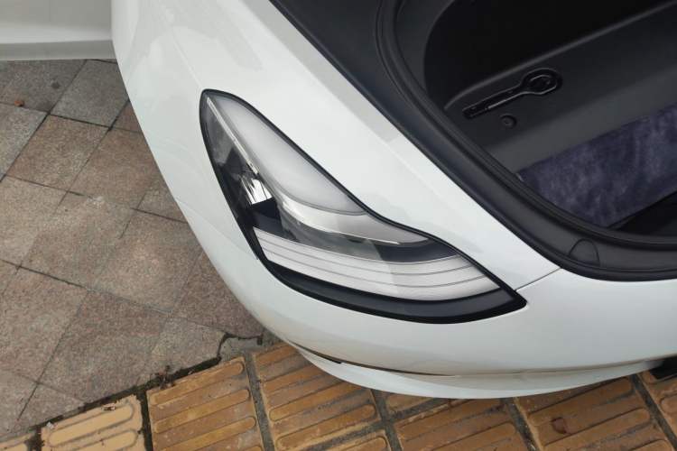 Used Tesla Model 3 2020 Revised Version Standard Range Rear-Wheel Drive – Upgraded Edition Right Front Headlight