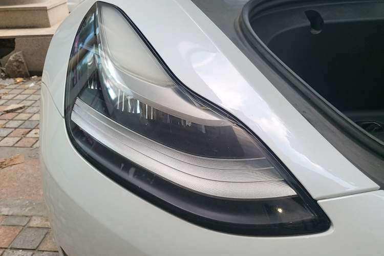 Used Tesla Model 3 2020 Revised Version Standard Range Rear-Wheel Drive – Upgraded Edition Right Front Headlight