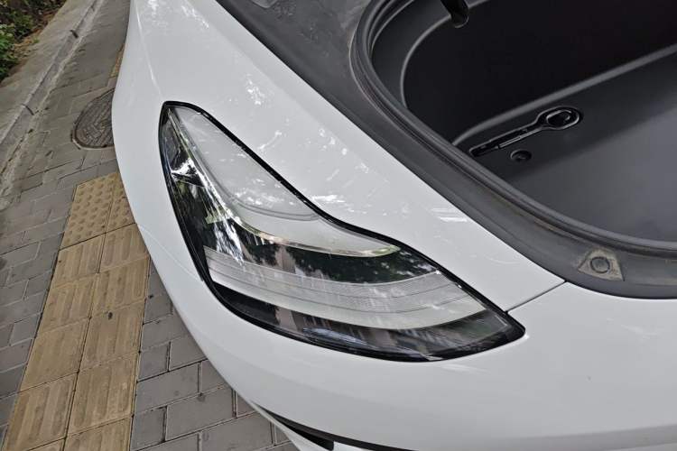 Used Tesla Model 3 2020 Revised Version Standard Range Rear-Wheel Drive – Upgraded Edition Right Front Headlight