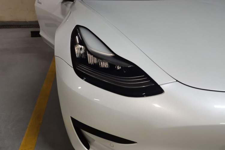 Used Tesla Model 3 2020 Revised Version Standard Range Rear-Wheel Drive – Upgraded Edition Right Front Headlight