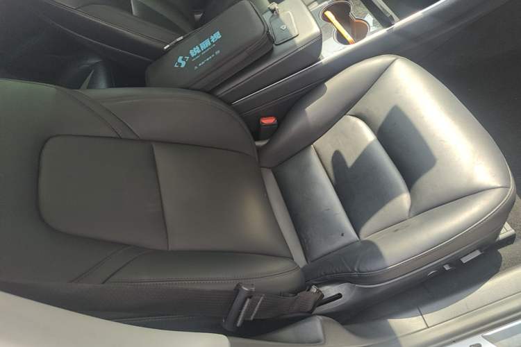 Used Tesla Model 3 2020 Revised Version Standard Range Rear-Wheel Drive – Upgraded Edition Right Front Seat