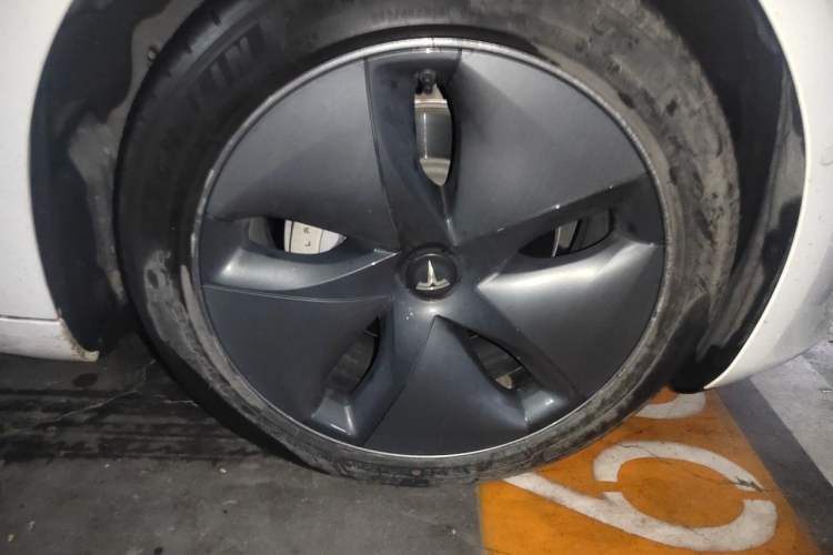 Used Tesla Model 3 2020 Standard Range Rear-Wheel Drive Upgraded Version Right Front Wheel Hub