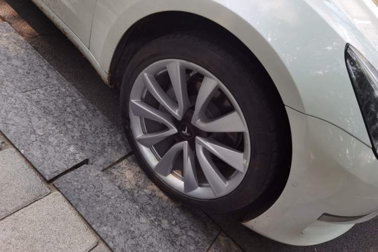 Used Tesla Model 3 2020 Refreshed Version Long-Range Rear-Wheel Drive Right Front Wheel Hub