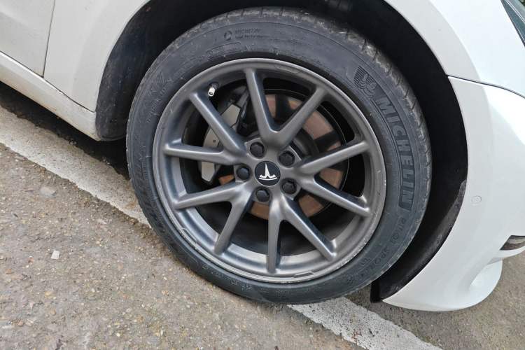 Used Tesla Model 3 2020 Standard Range Rear-Wheel Drive Upgraded Version Right Front Wheel Hub