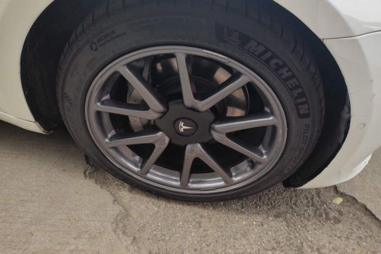Used Tesla Model 3 2020 Standard Range Rear-Wheel Drive Upgraded Version Right Front Wheel Hub