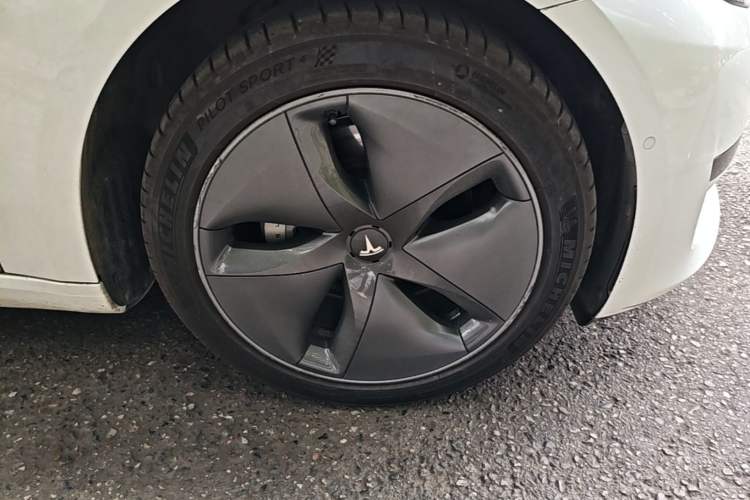 Used Tesla Model 3 2020 Standard Range Rear-Wheel Drive Upgraded Version Right Front Wheel Hub