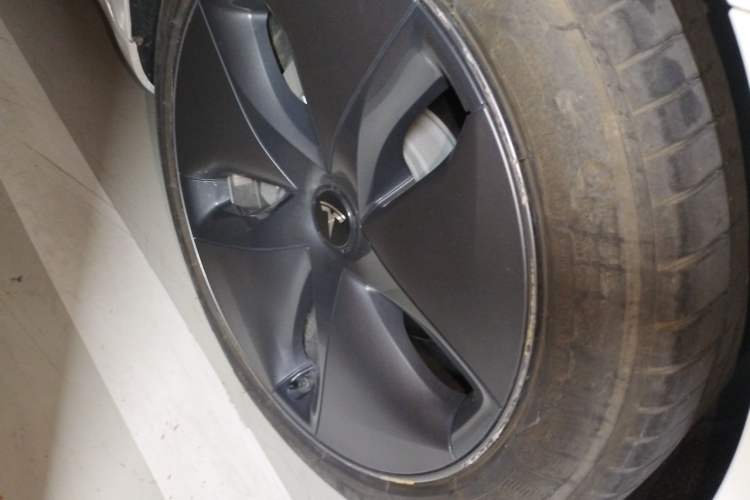Used Tesla Model 3 2020 Standard Range Rear-Wheel Drive Upgraded Version Right Front Wheel Hub