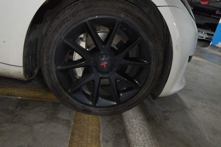 Used Tesla Model 3 2020 Revised Version Standard Range Rear-Wheel Drive – Upgraded Edition Right Front Wheel Hub