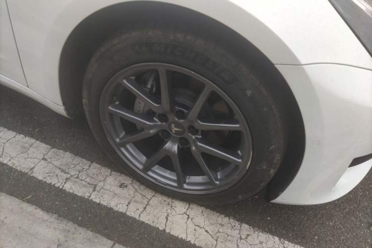 Used Tesla Model 3 2020 Revised Version Standard Range Rear-Wheel Drive – Upgraded Edition Right Front Wheel Hub