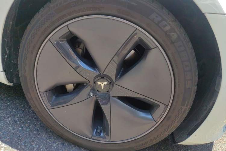 Used Tesla Model 3 2020 Standard Range Rear-Wheel Drive Upgraded Version Right Front Wheel Hub