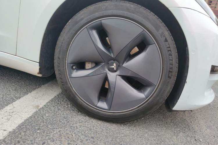 Used Tesla Model 3 2020 Revised Version Standard Range Rear-Wheel Drive – Upgraded Edition Right Front Wheel Hub