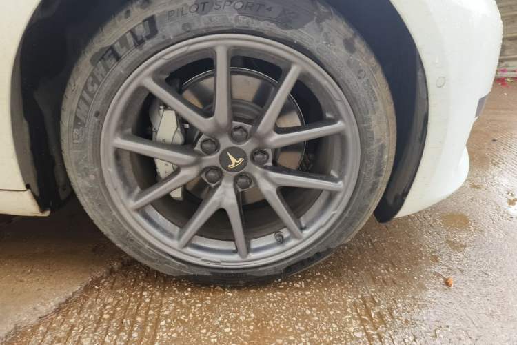 Used Tesla Model 3 2020 Standard Range Rear-Wheel Drive Upgraded Version Right Front Wheel Hub