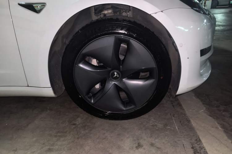 Used Tesla Model 3 2020 Revised Version Standard Range Rear-Wheel Drive – Upgraded Edition Right Front Wheel Hub