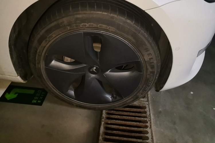Used Tesla Model 3 2020 Refreshed Version Long-Range Rear-Wheel Drive Right Front Wheel Hub