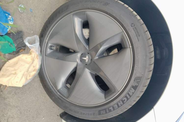 Used Tesla Model 3 2020 Standard Range Rear-Wheel Drive Upgraded Version Right Front Wheel Hub