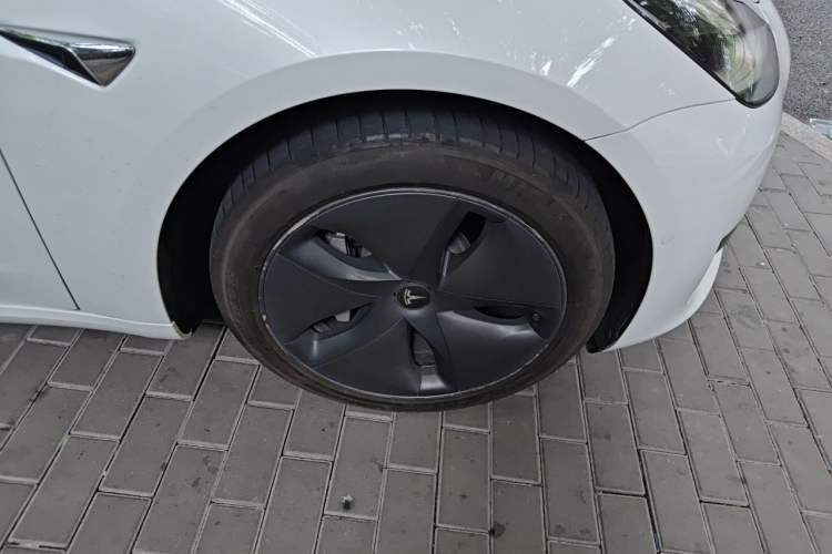 Used Tesla Model 3 2020 Revised Version Standard Range Rear-Wheel Drive – Upgraded Edition Right Front Wheel Hub