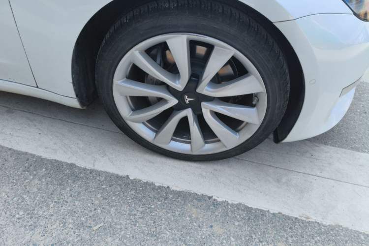 Used Tesla Model 3 2020 Refreshed Version Long-Range Rear-Wheel Drive Right Front Wheel Hub
