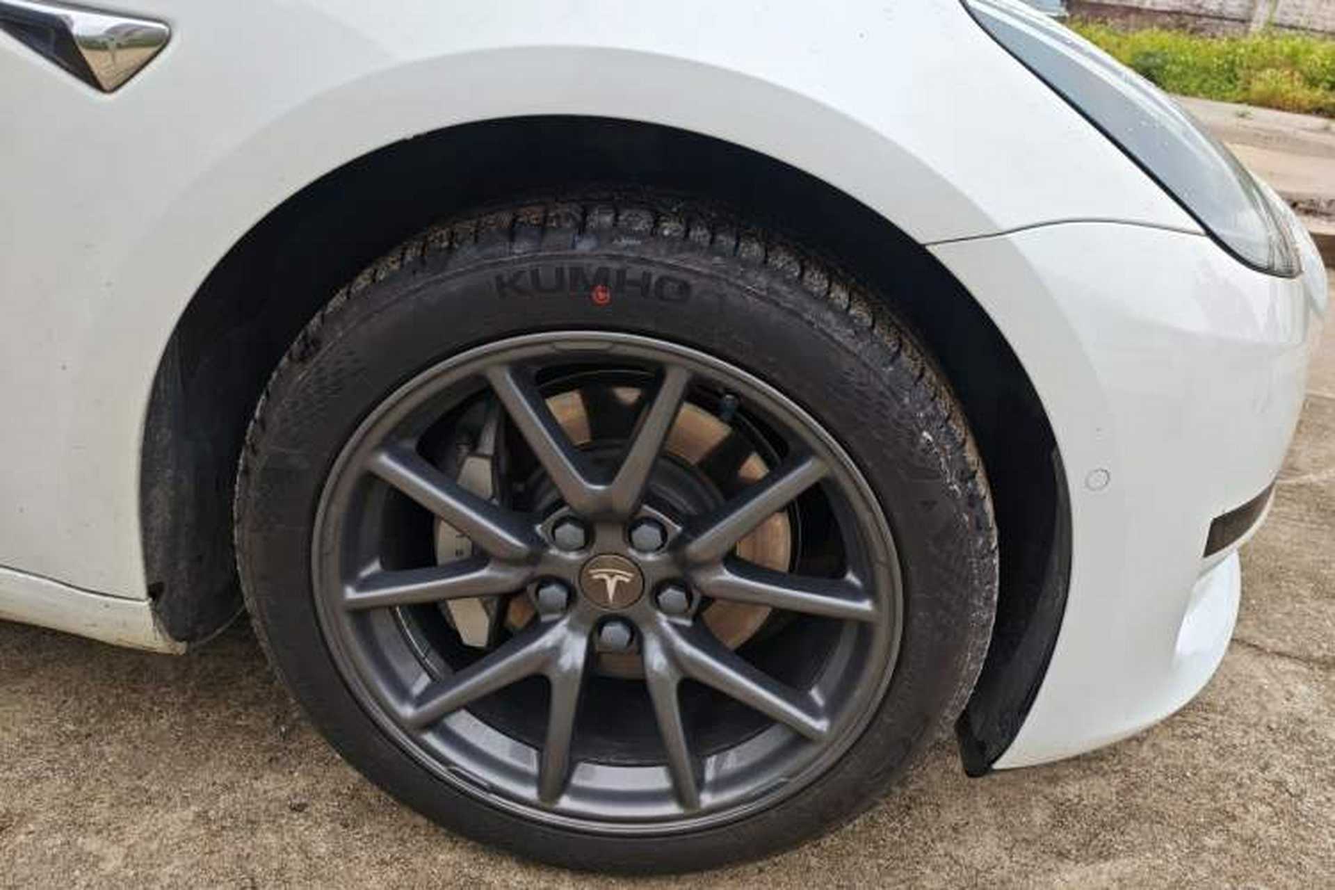 Used Tesla Model 3 2020 Revised Version Standard Range Rear-Wheel Drive – Upgraded Edition Right Front Wheel Hub