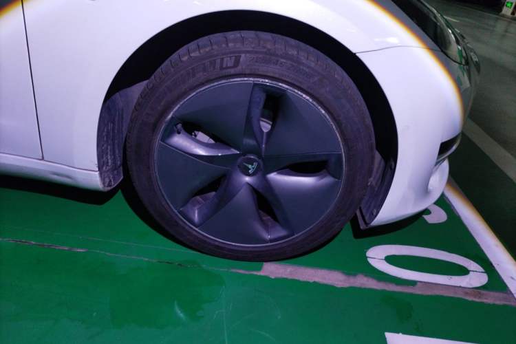 Used Tesla Model 3 2020 Standard Range Rear-Wheel Drive Upgraded Version Right Front Wheel Hub