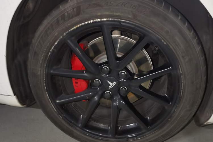 Used Tesla Model 3 2020 Revised Version Standard Range Rear-Wheel Drive – Upgraded Edition Right Front Wheel Hub