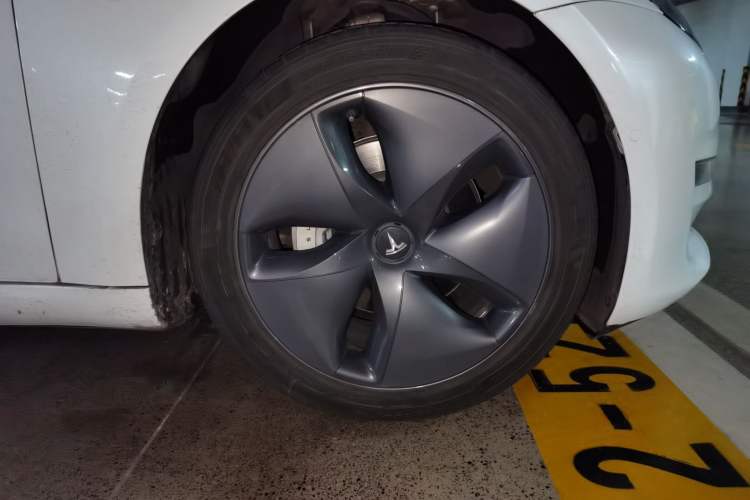 Used Tesla Model 3 2020 Refreshed Version Long-Range Rear-Wheel Drive Right Front Wheel Hub